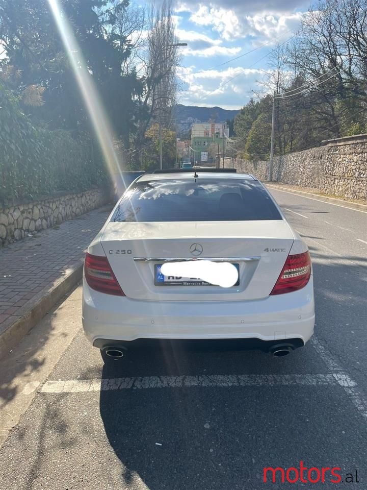 2012' Mercedes-Benz C 250 photo #6