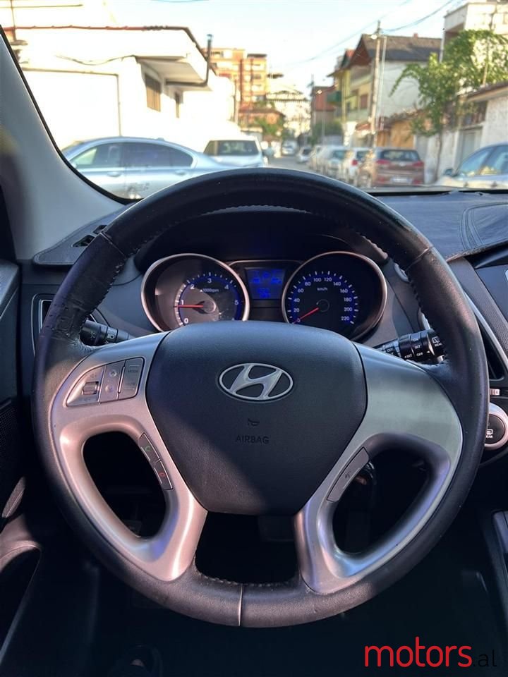 2010' Hyundai Tucson photo #6