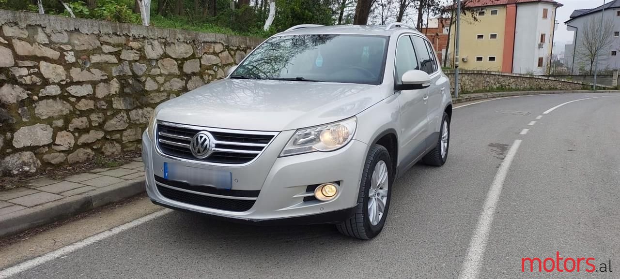 2010' Volkswagen Tiguan photo #1