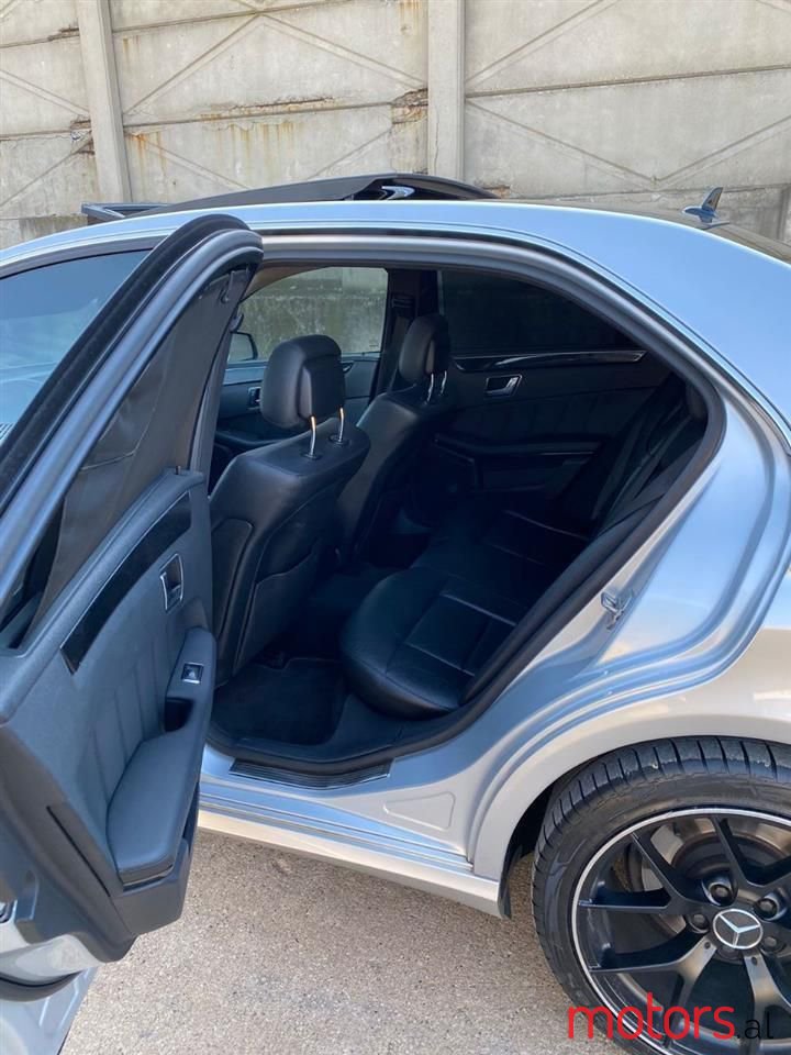 2010' Mercedes-Benz E 220 photo #3