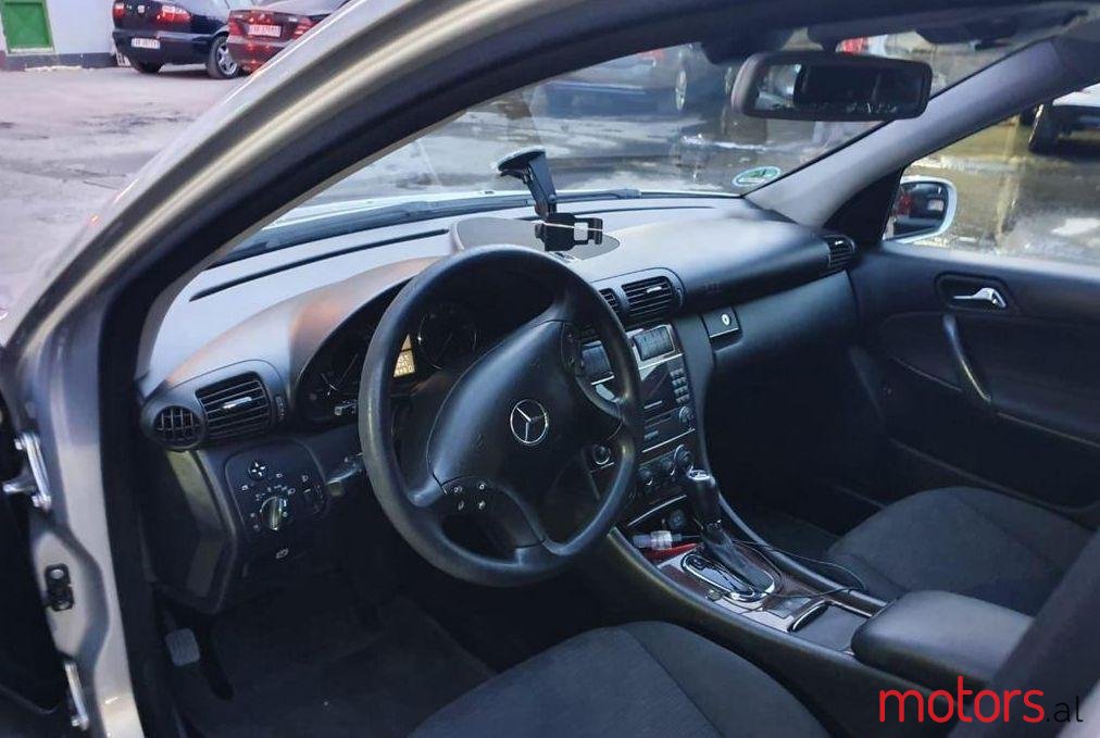 2005' Mercedes-Benz C 220 photo #2