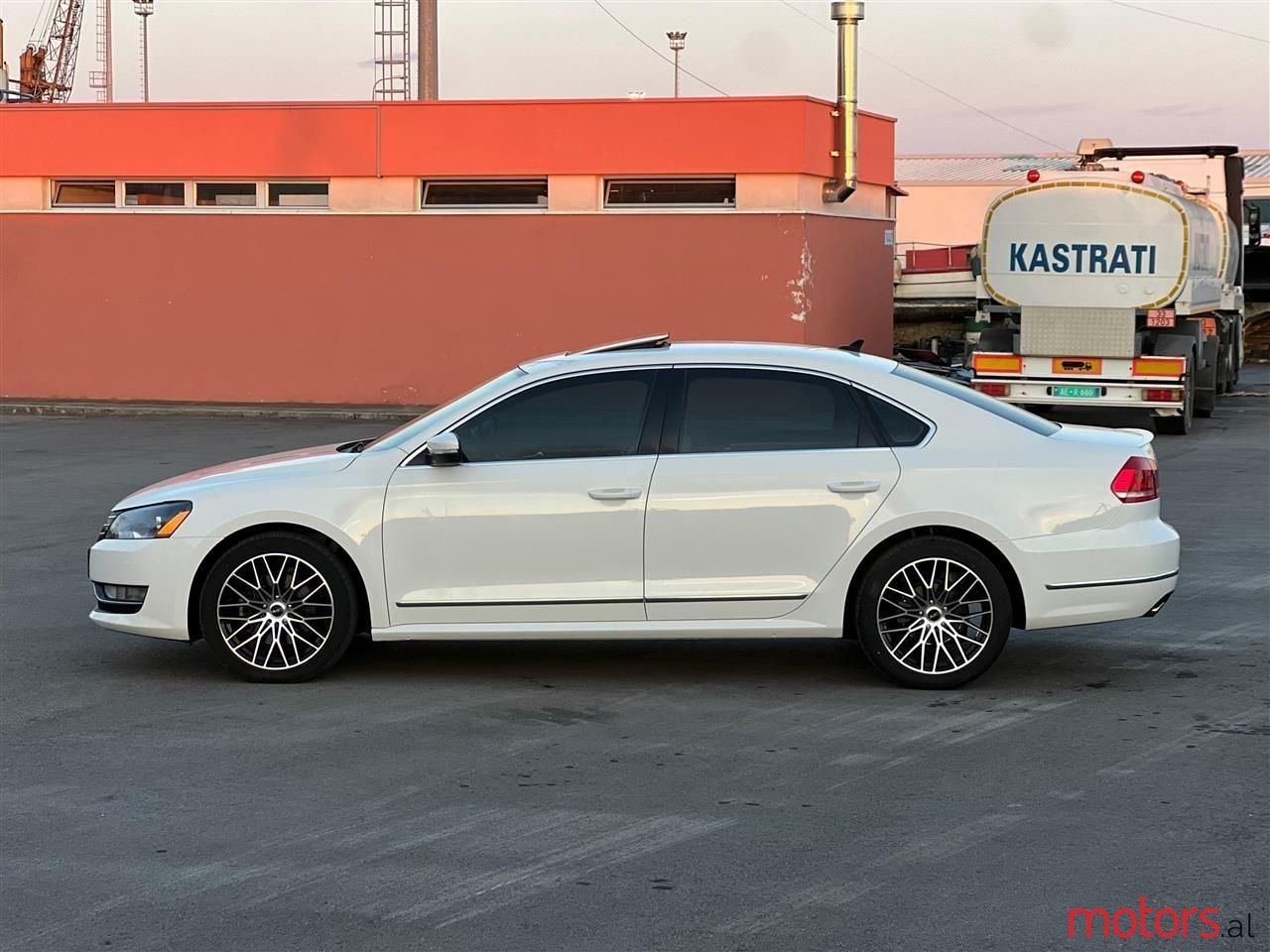 2013' Volkswagen Passat photo #3