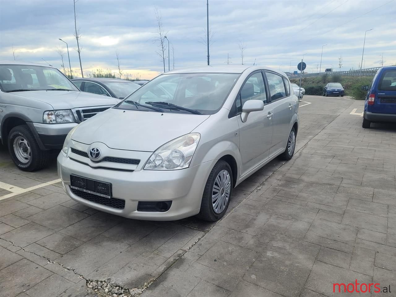 2005' Toyota Corolla Verso photo #1