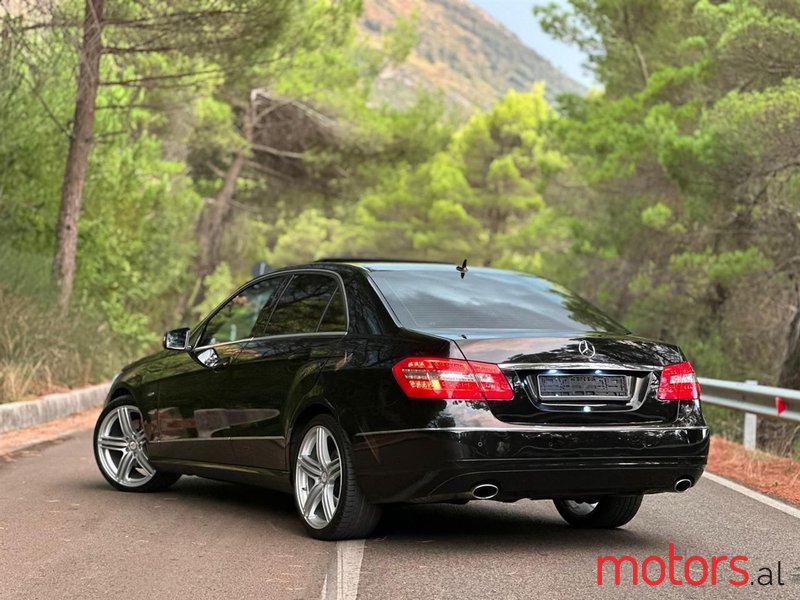 2010' Mercedes-Benz E 350 photo #2