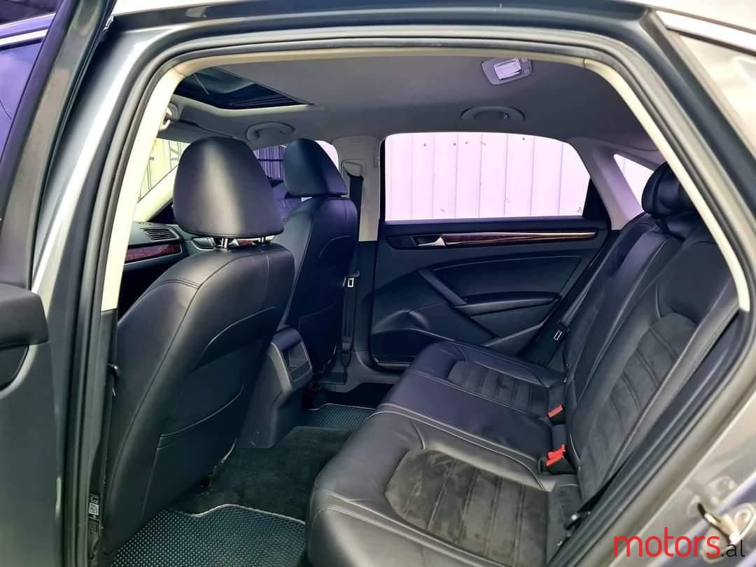 2012' Volkswagen Passat photo #5