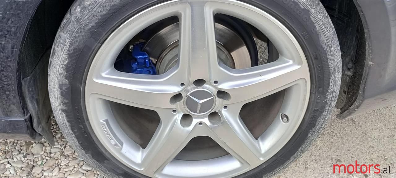 2008' Mercedes-Benz 320 photo #3