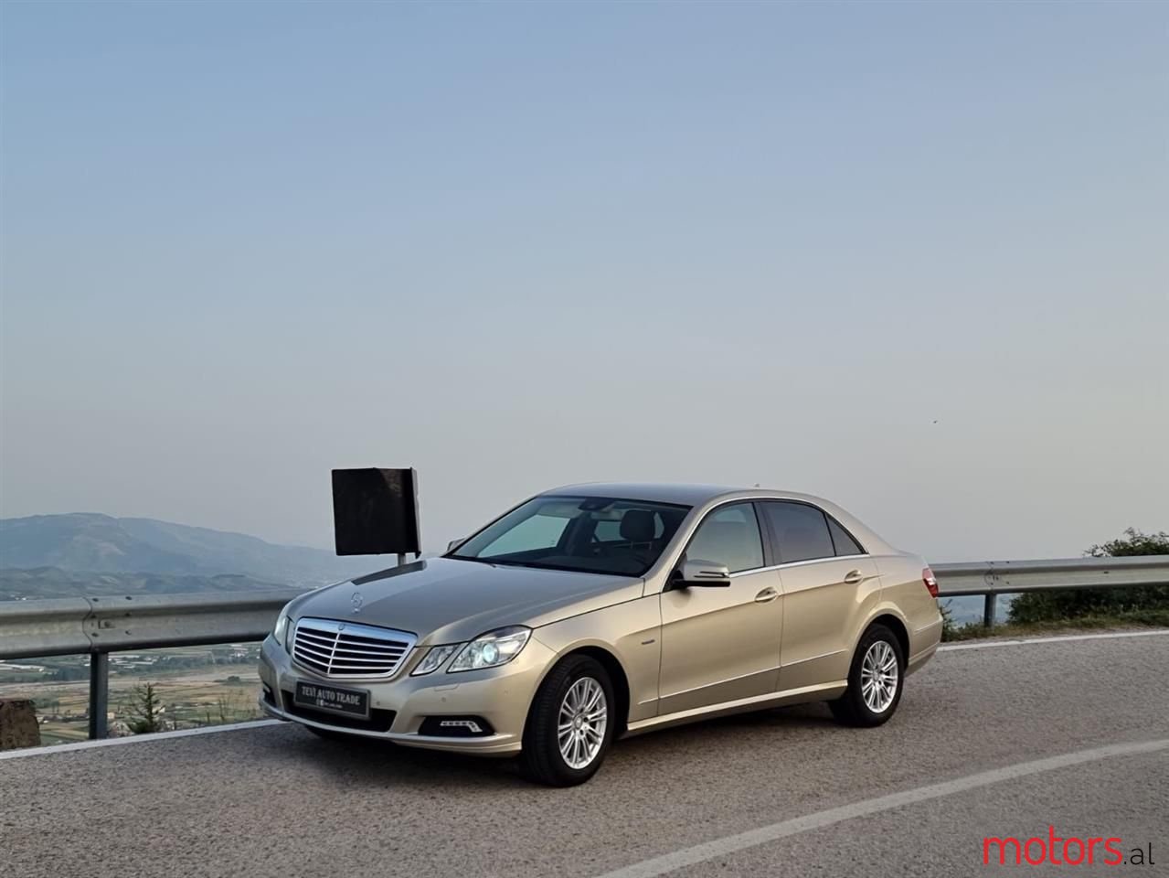 2010' Mercedes-Benz E 220 photo #1