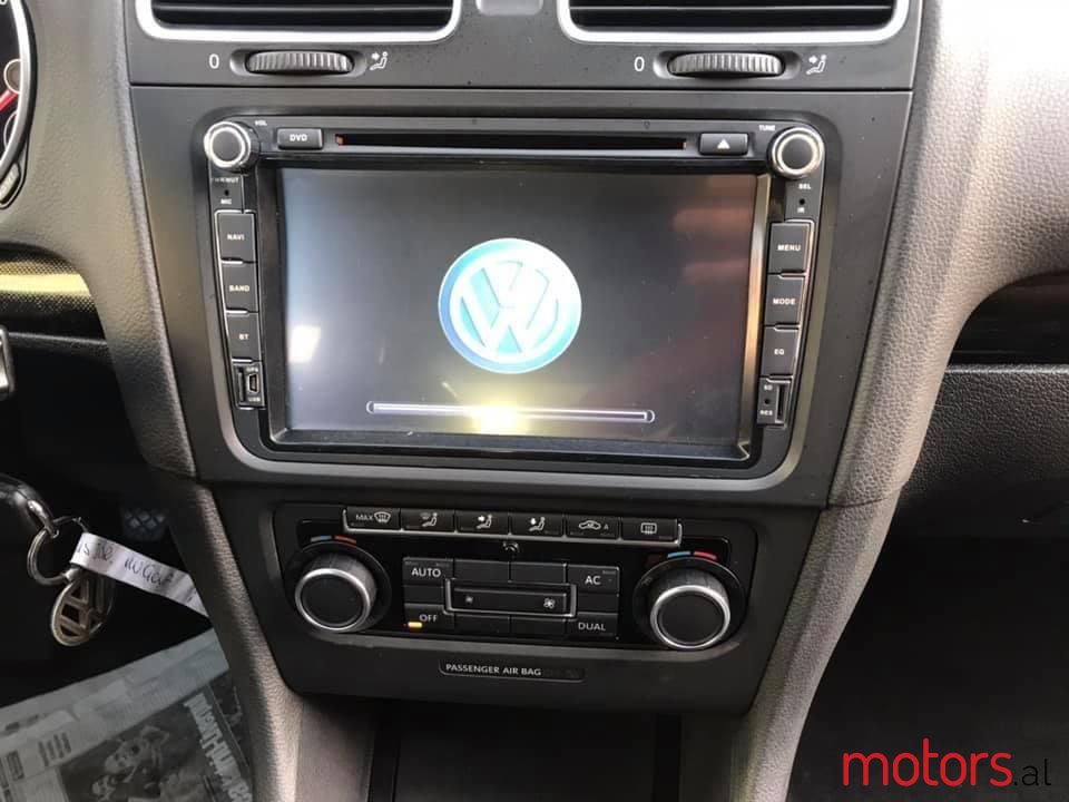 2011' Volkswagen Golf photo #2