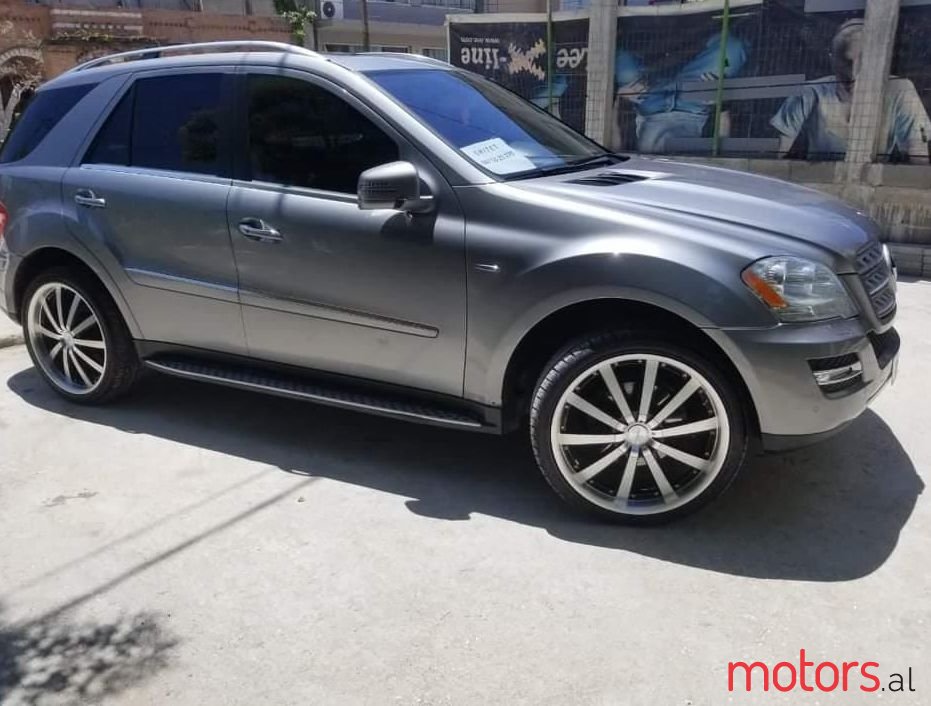 2011' Mercedes-Benz ML 350 photo #1