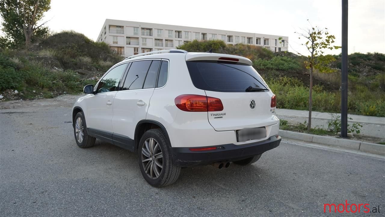 2012' Volkswagen Tiguan photo #3