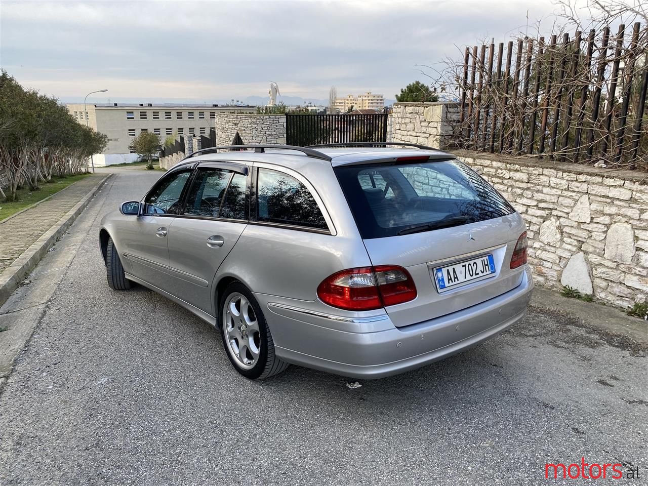 2004' Mercedes-Benz E 270 photo #3