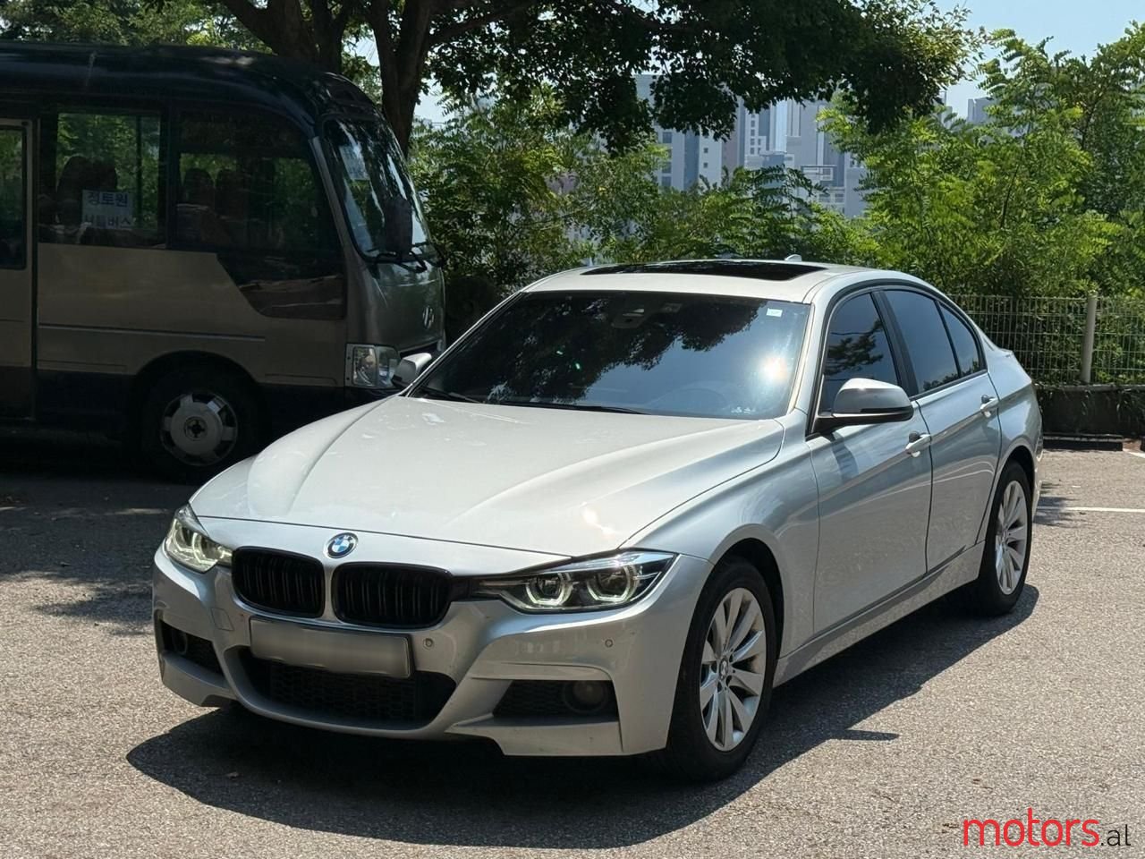2016' BMW 320 photo #1