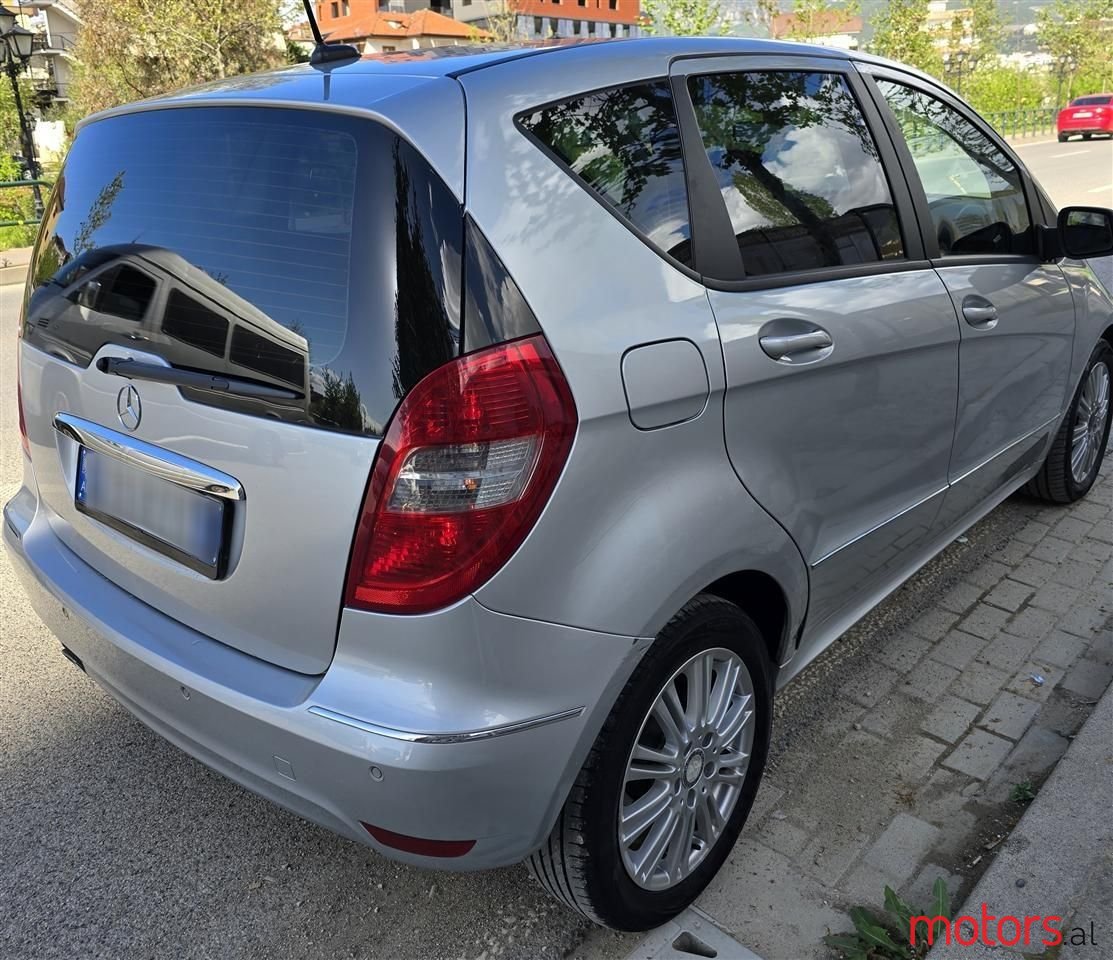 2009' Mercedes-Benz A 200 photo #5