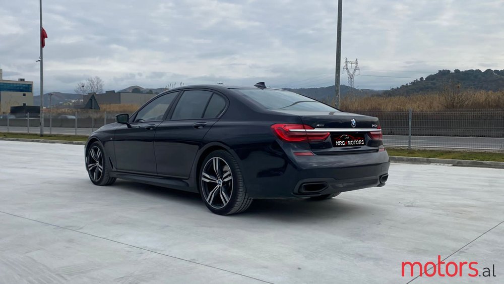 2018' BMW 740 photo #3