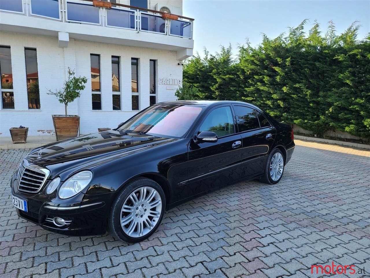 2008' Mercedes-Benz E 500 photo #1