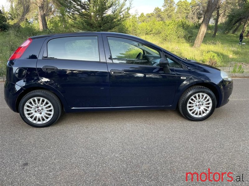 2009' Fiat Punto photo #2