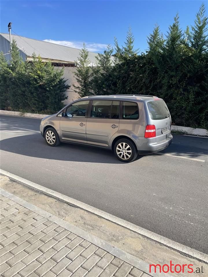 2006' Volkswagen Touran photo #2