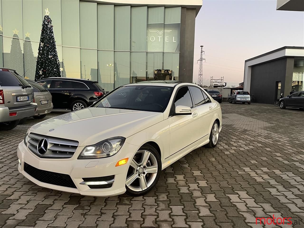 2012' Mercedes-Benz C 300 photo #1