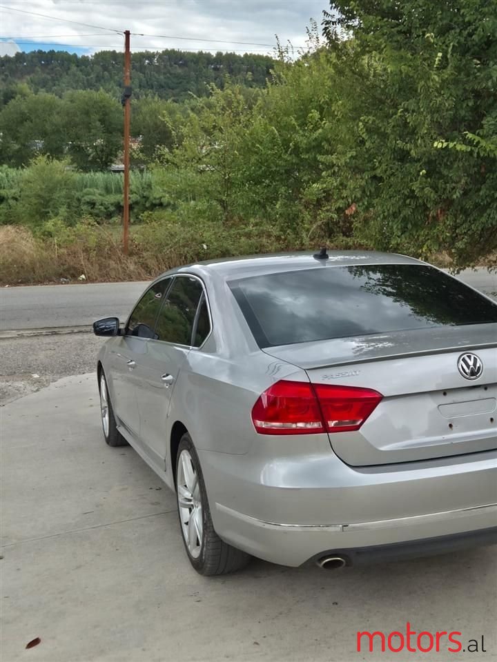 2013' Volkswagen Passat photo #3