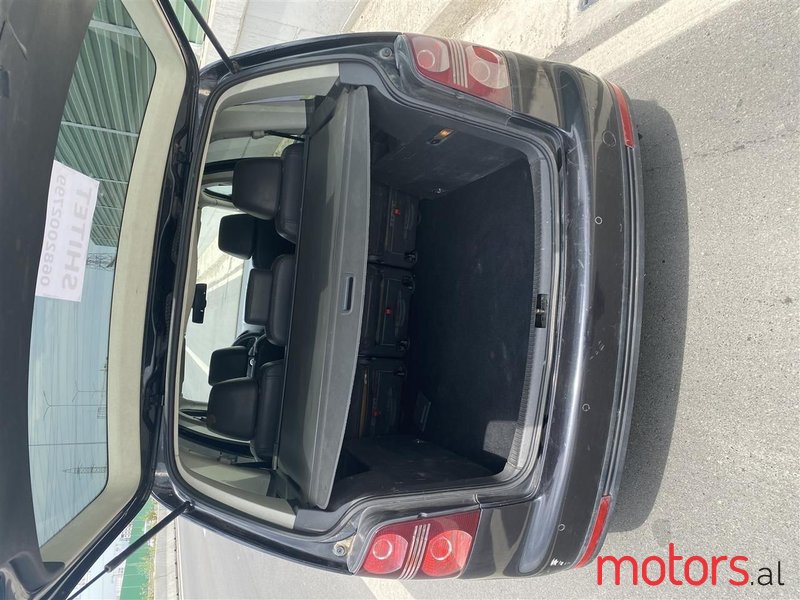 2007' Volkswagen Touran photo #4