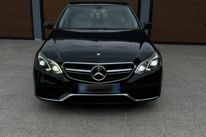 2014' Mercedes-Benz E 220