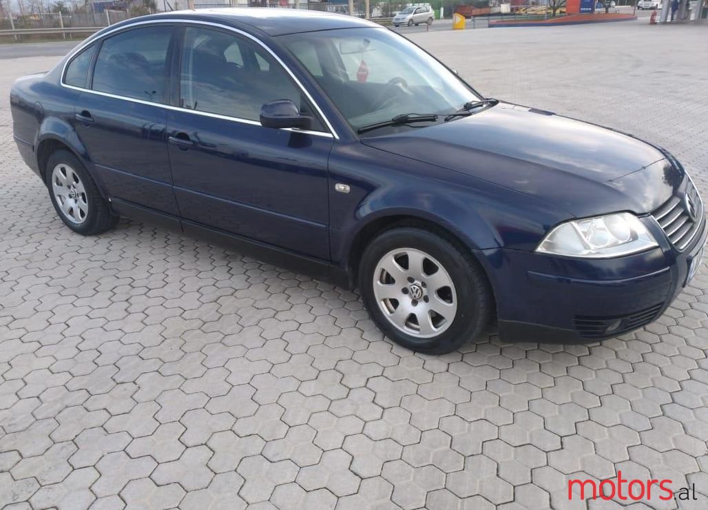 2002' Volkswagen Passat photo #1