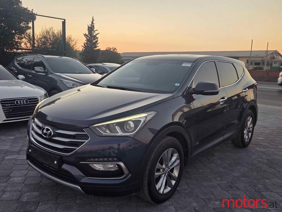 2016' Hyundai Santa Fe photo #2