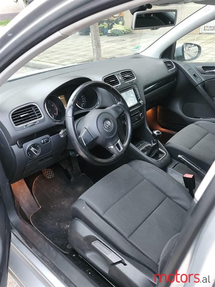 2008' Volkswagen Golf photo #3