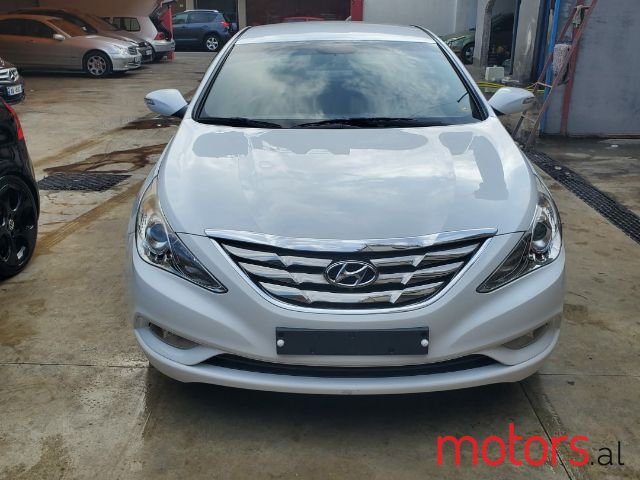 2010' Hyundai Sonata photo #1