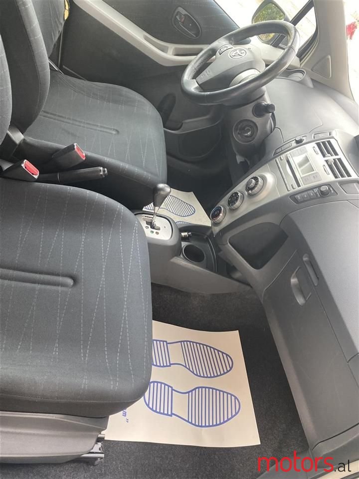2006' Toyota Yaris photo #2