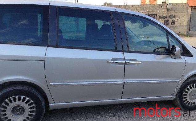 2004' Lancia Phedra photo #2