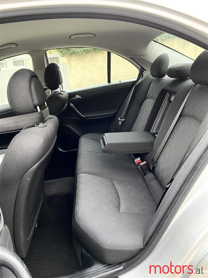 2005' Mercedes-Benz C 220 photo #3