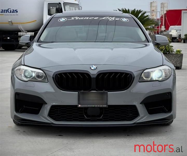 2011' BMW 528 photo #2