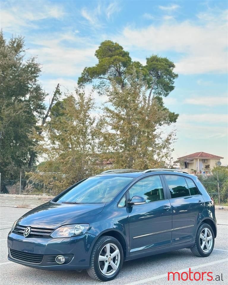 2010' Volkswagen Golf Plus photo #1