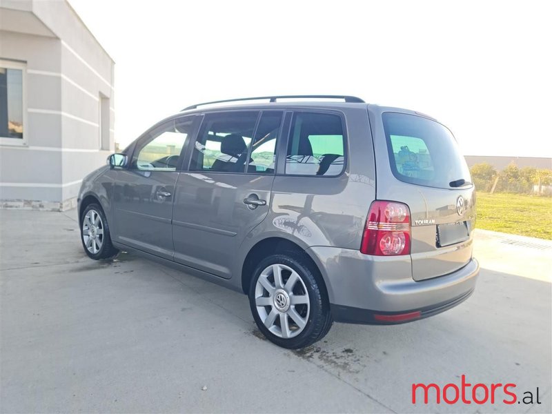 2007' Volkswagen Touran photo #1