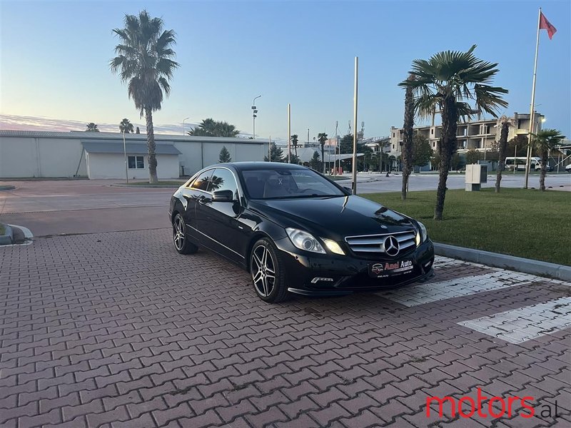 2012' Mercedes-Benz E 220 photo #2