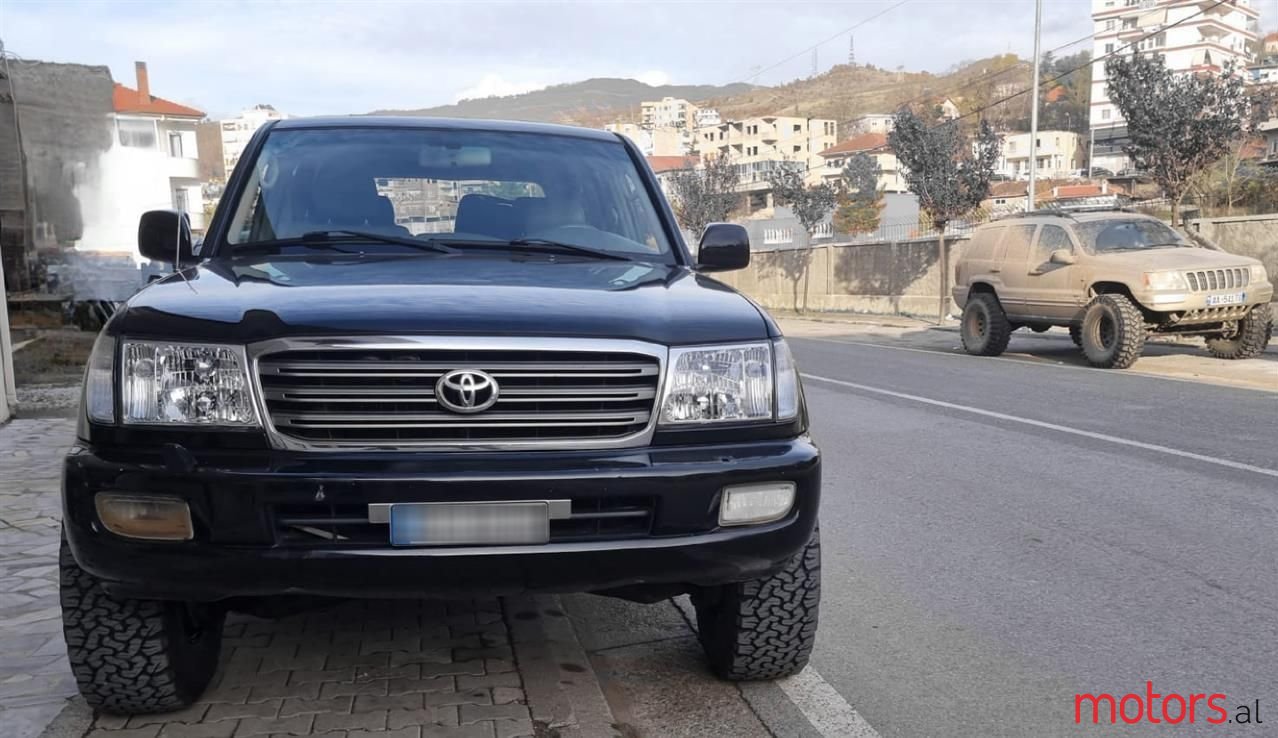 2005' Toyota Land Crusier photo #5