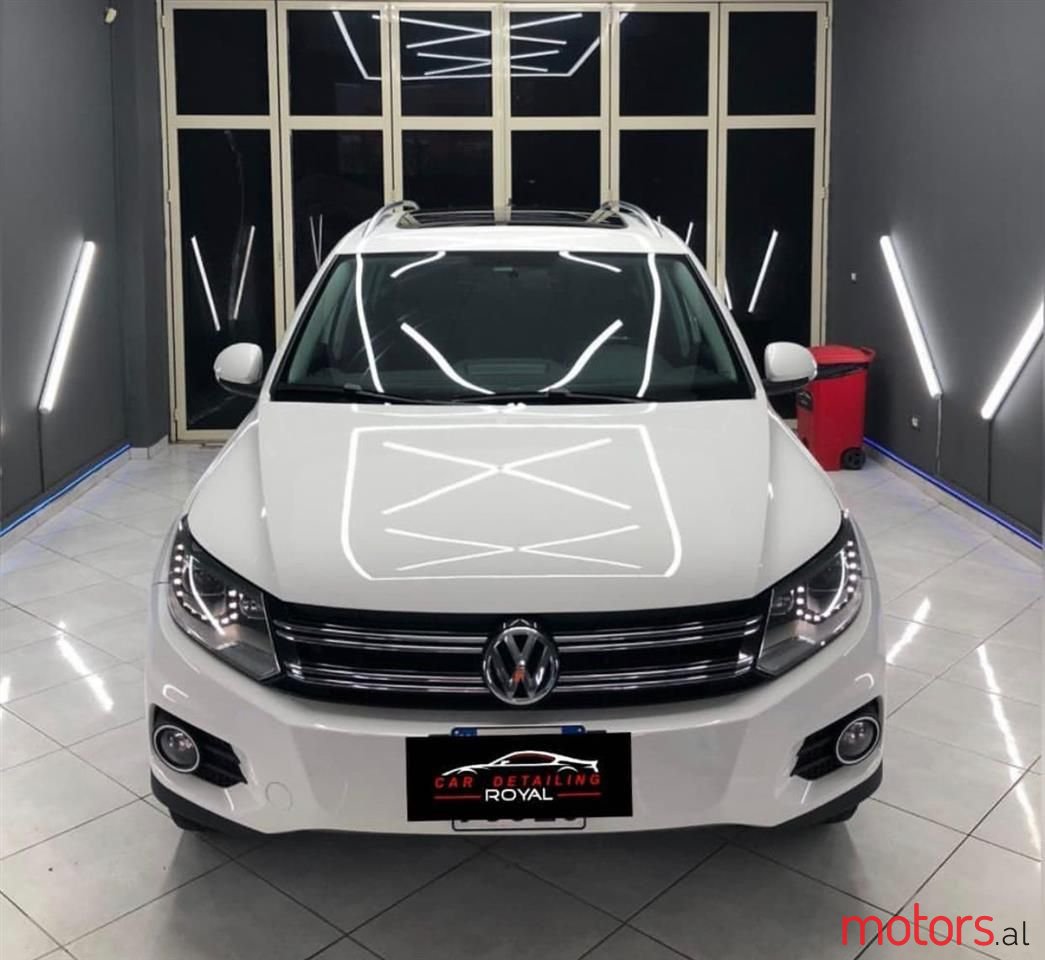 2012' Volkswagen Tiguan photo #4