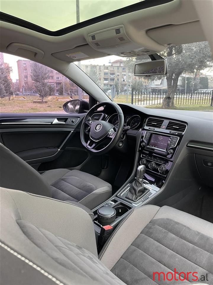 2016' Volkswagen Golf photo #3