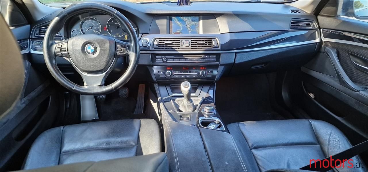 2011' BMW 520 photo #2
