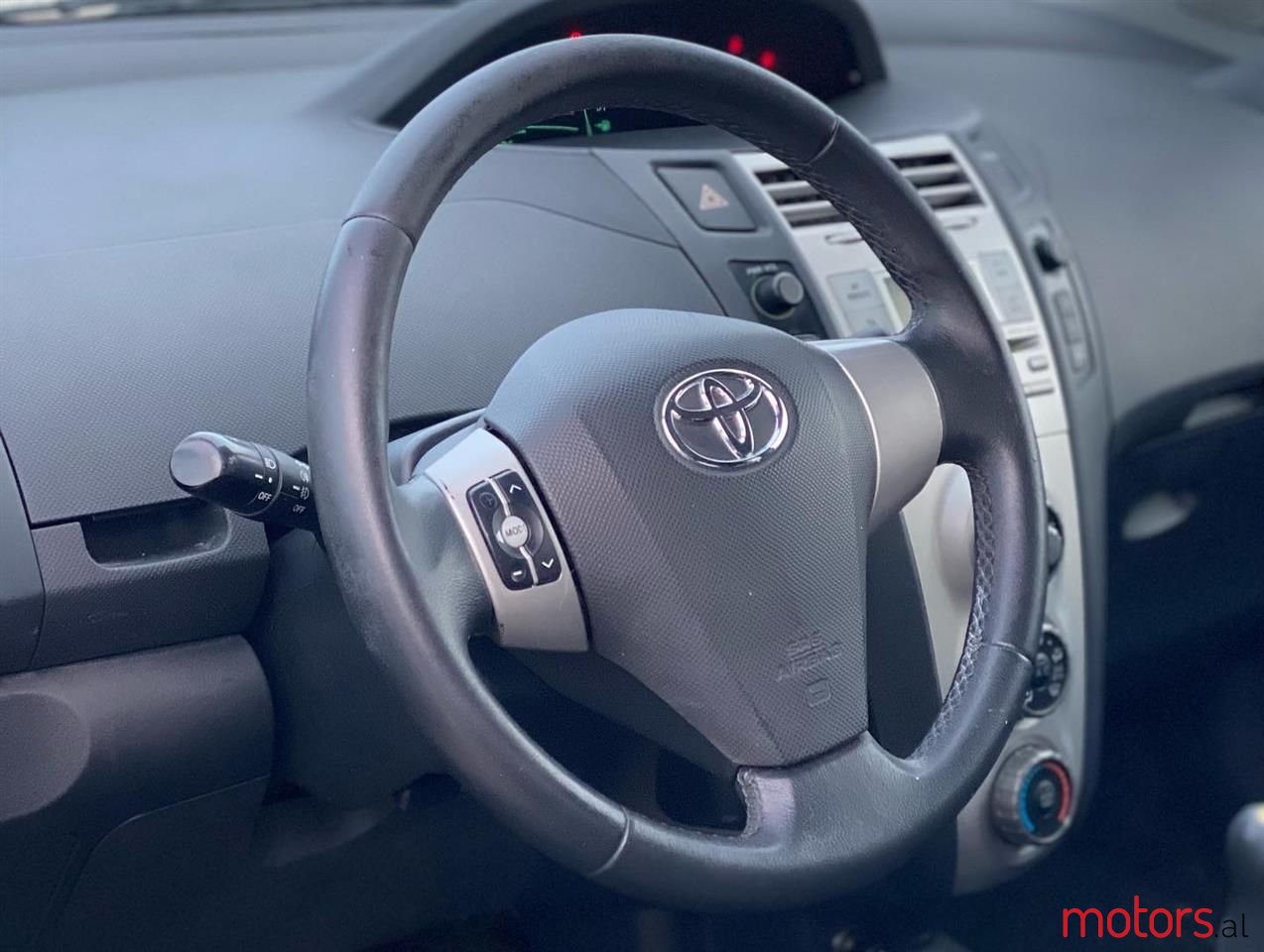 2008' Toyota Yaris photo #4