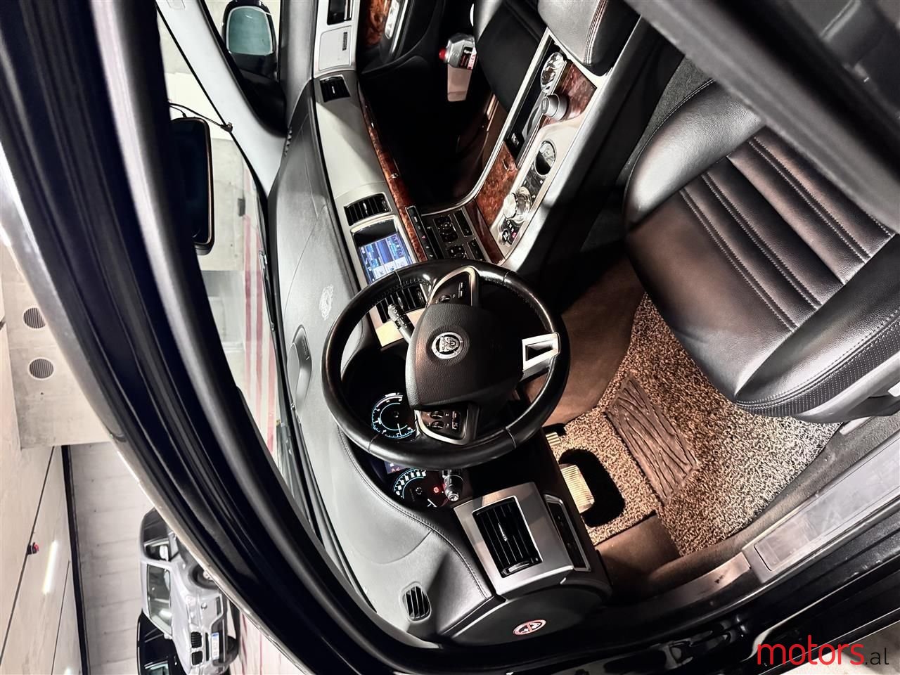 2013' Jaguar XF photo #6