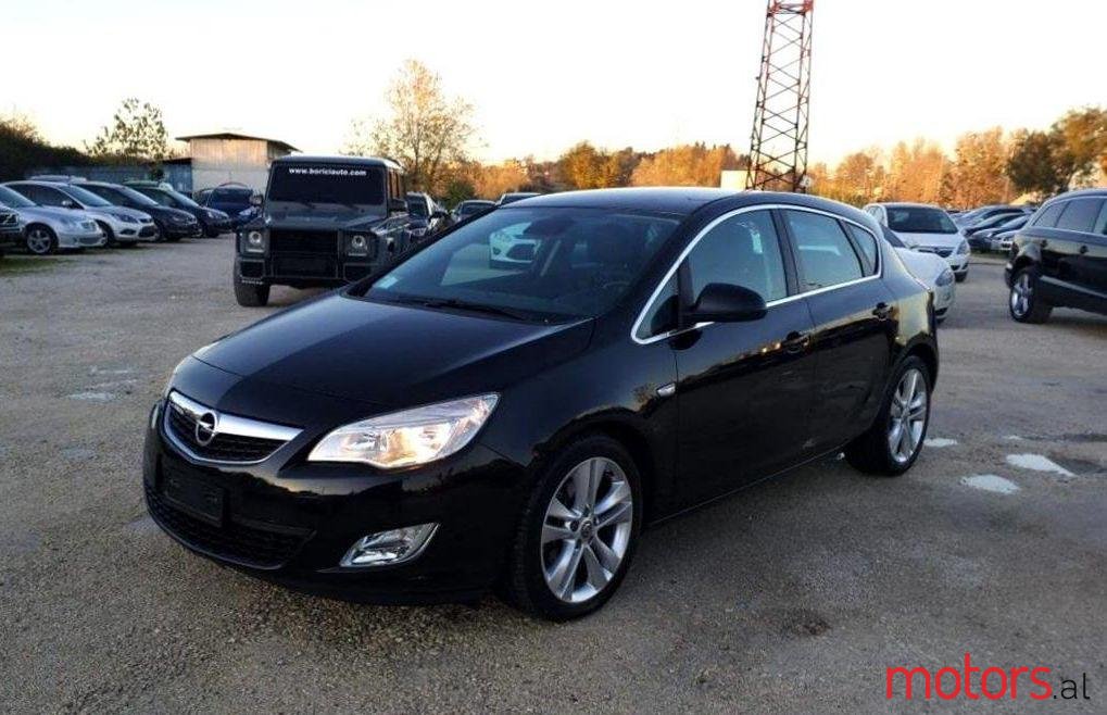 2011' Opel Astra photo #1