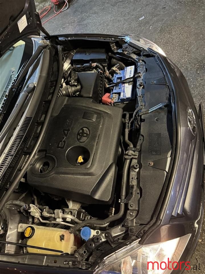 2011' Toyota Auris photo #5