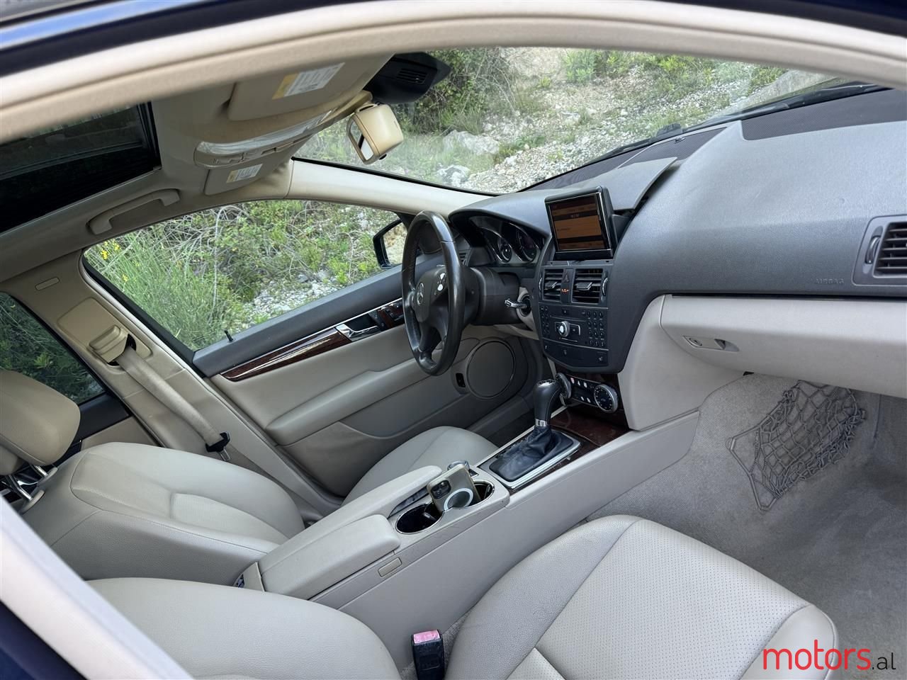 2011' Mercedes-Benz C 300 photo #6