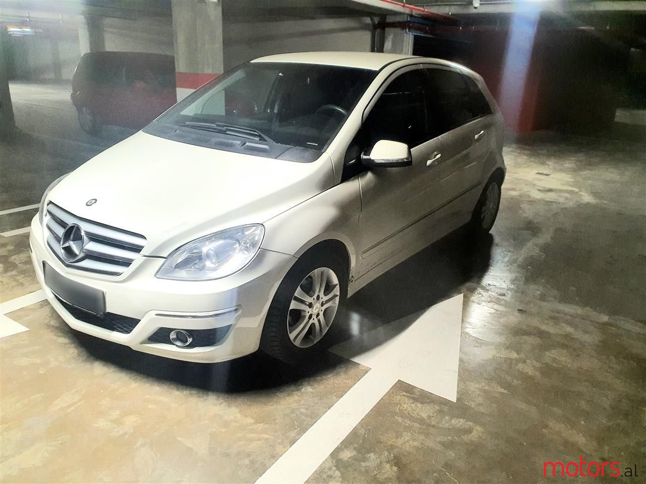 2011' Mercedes-Benz B 180 photo #2