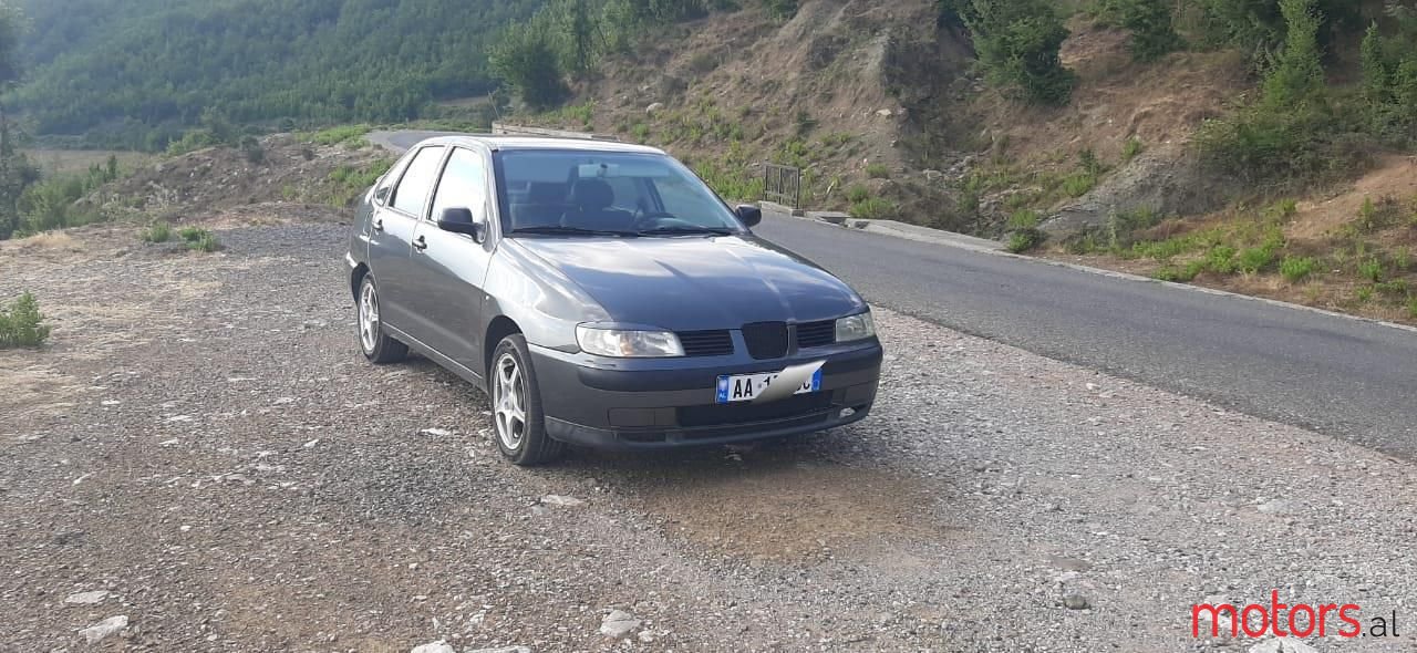 2001' SEAT Cordoba photo #2