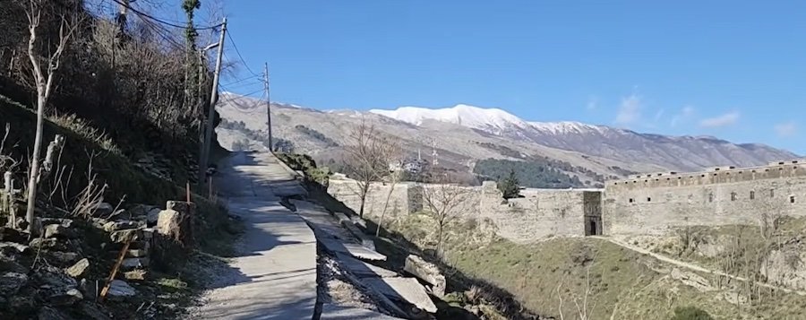 Banorët e tre lagjeve në Gjirokastër të izoluar nga shirat e fillimit të janarit