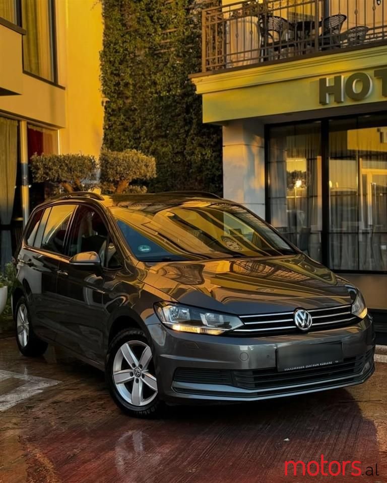 2019' Volkswagen Touran photo #1