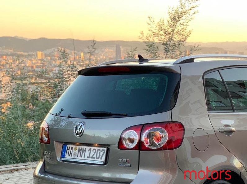 2010' Volkswagen Golf Plus photo #4